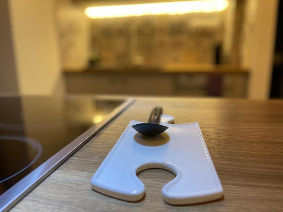 Christina-Anna Athens City Center Walking Distance To Everywhere And Acropolis, In One Of The Most Favorable Locations By National Gardens And Zoo, Hellenic Parliament In Syntagma And Stylish Exquisite Kolonaki Cozy Renovated Apartment ภายนอก รูปภาพ